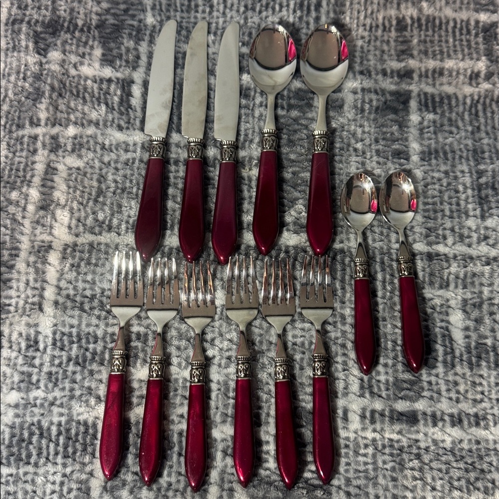 Wallace Flatware Pearl Red 13 Piece Flatware 18/10